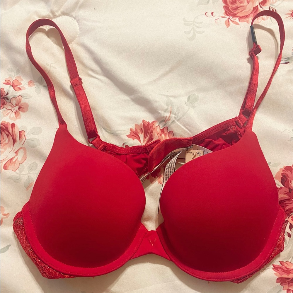 VICTORIA’S SECRET RED SEXY BRA